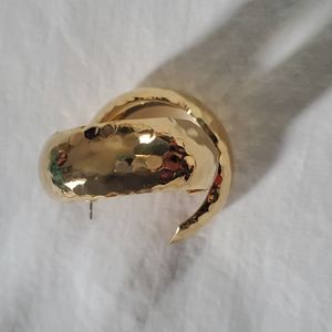 Gold 90s hoop earrings